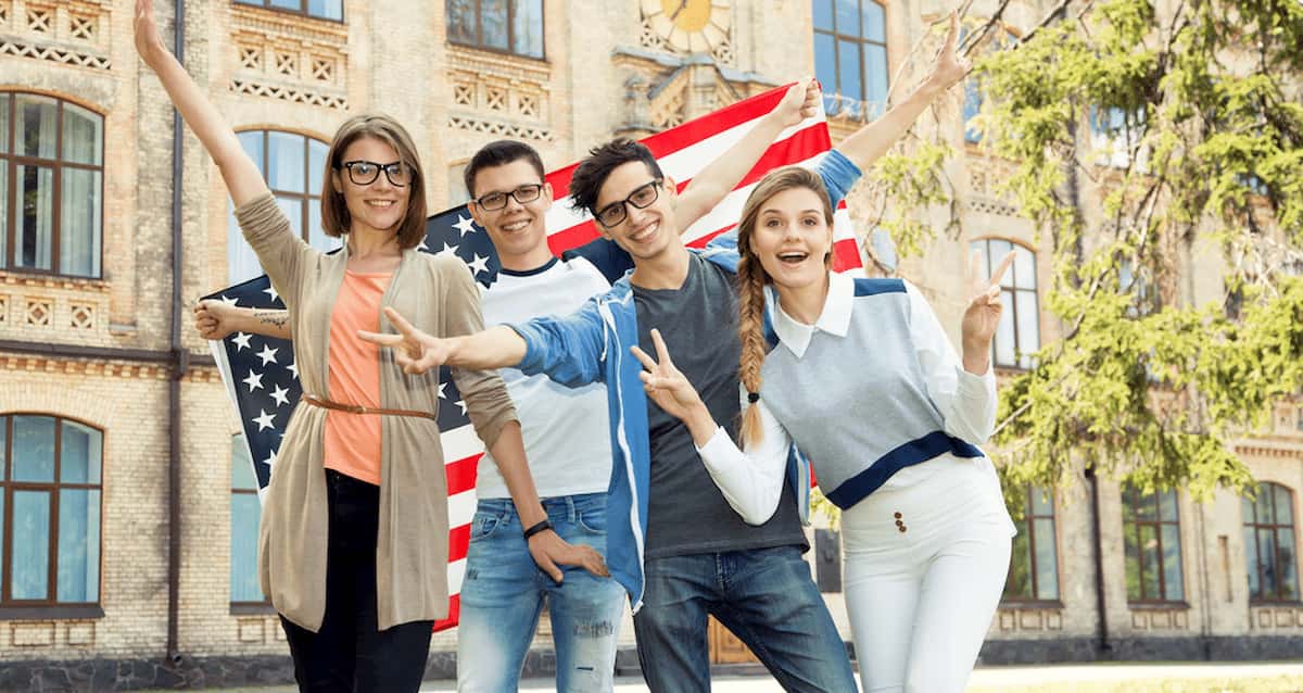 10 YẾU TỐ CẦN CÂN NHẮC KHI QUYẾT ĐỊNH CHỌN TRƯỜNG ĐẠI HỌC